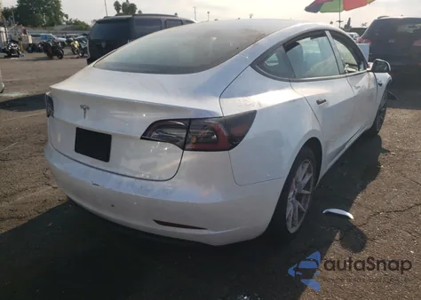 2021 Tesla Model 3 z USA, uszkodzony, nr VIN 5YJ3E1EA1MF940403